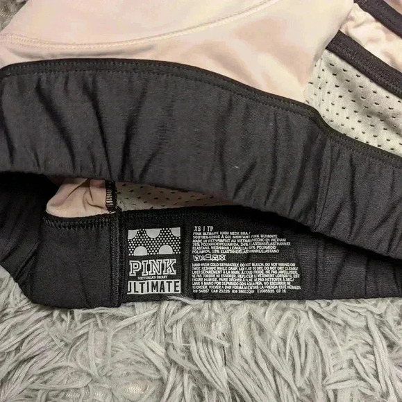 Pink the ultimate sports bra size xs - Picture 3 of 3